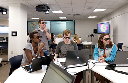 Students viewing 3d content in the IQ Center