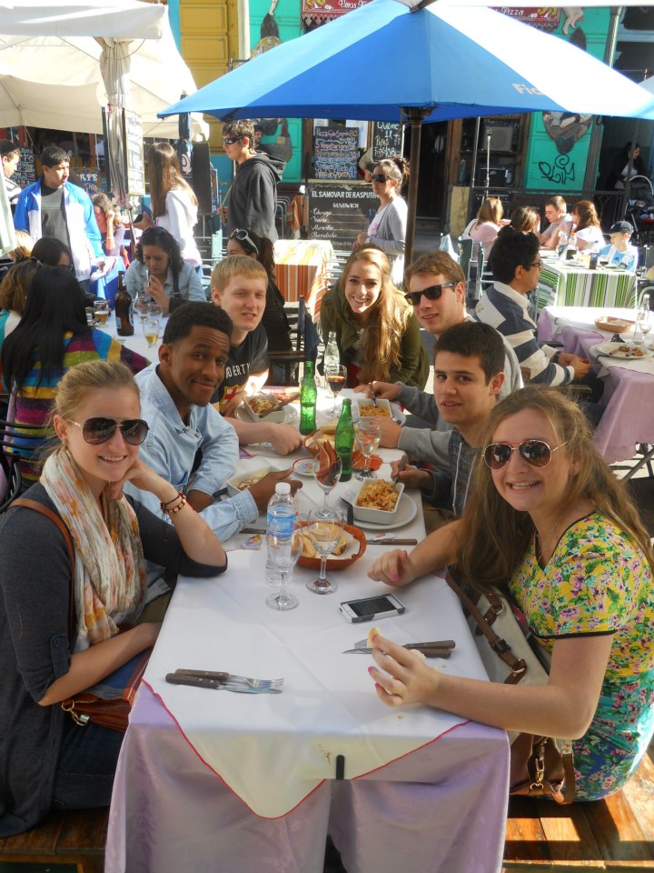 Students having lunch in La Boca.